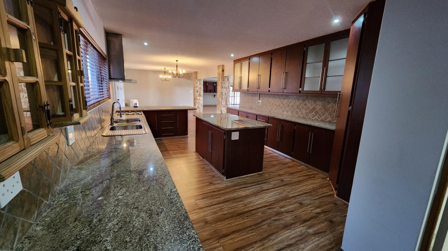 6 Bedroom Property for Sale in Bergsig Western Cape
